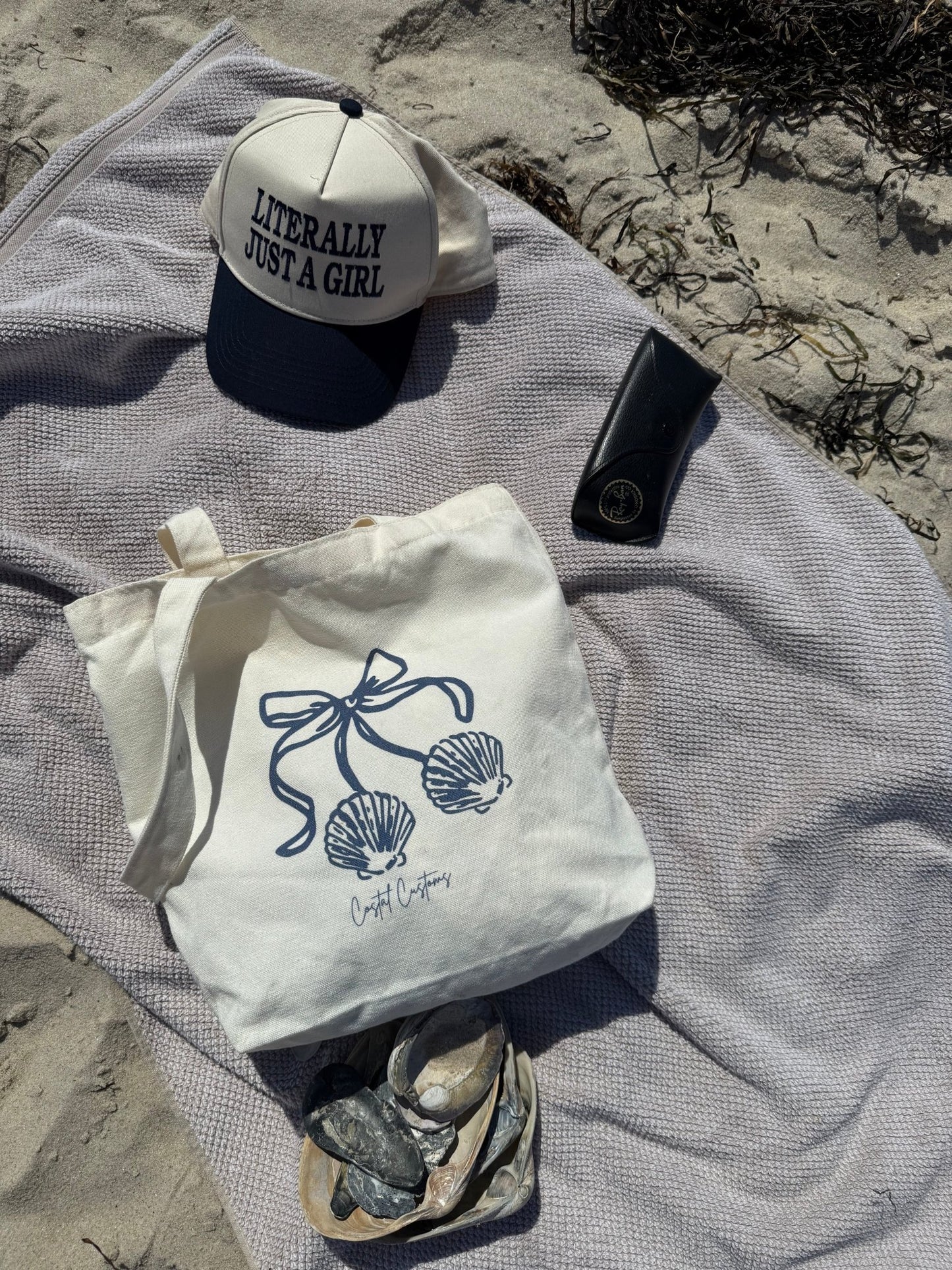 Costal Customs Blue Seashell Bow Tote - costal.customs