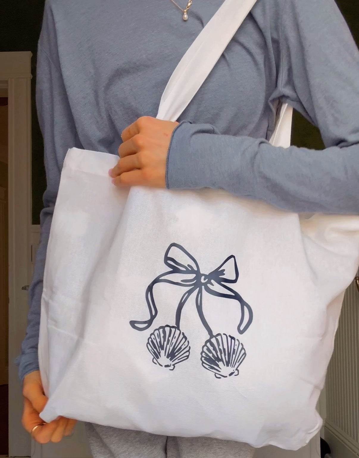 Bow Seashell Tote